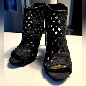 G by Guess Black Cutout Ankle Boots elastic Back Strap 4 inch Heels size 8M